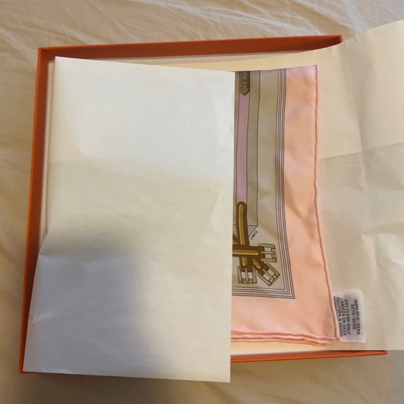 Hermes silk. Never used! Tags on. - Picture 4 of 4